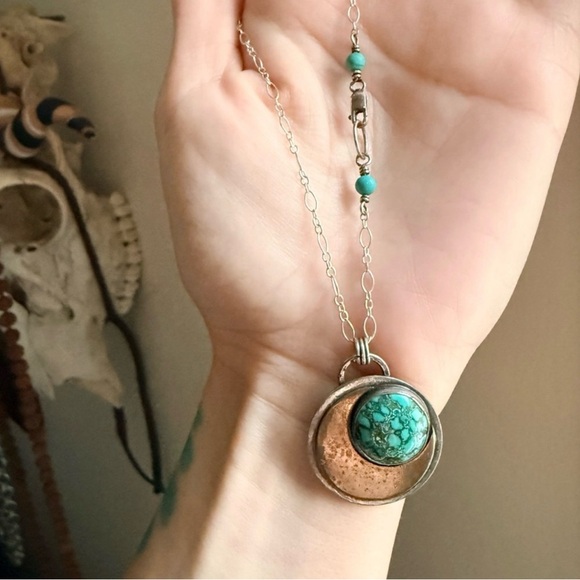 TRADE - Picture 2 of 3